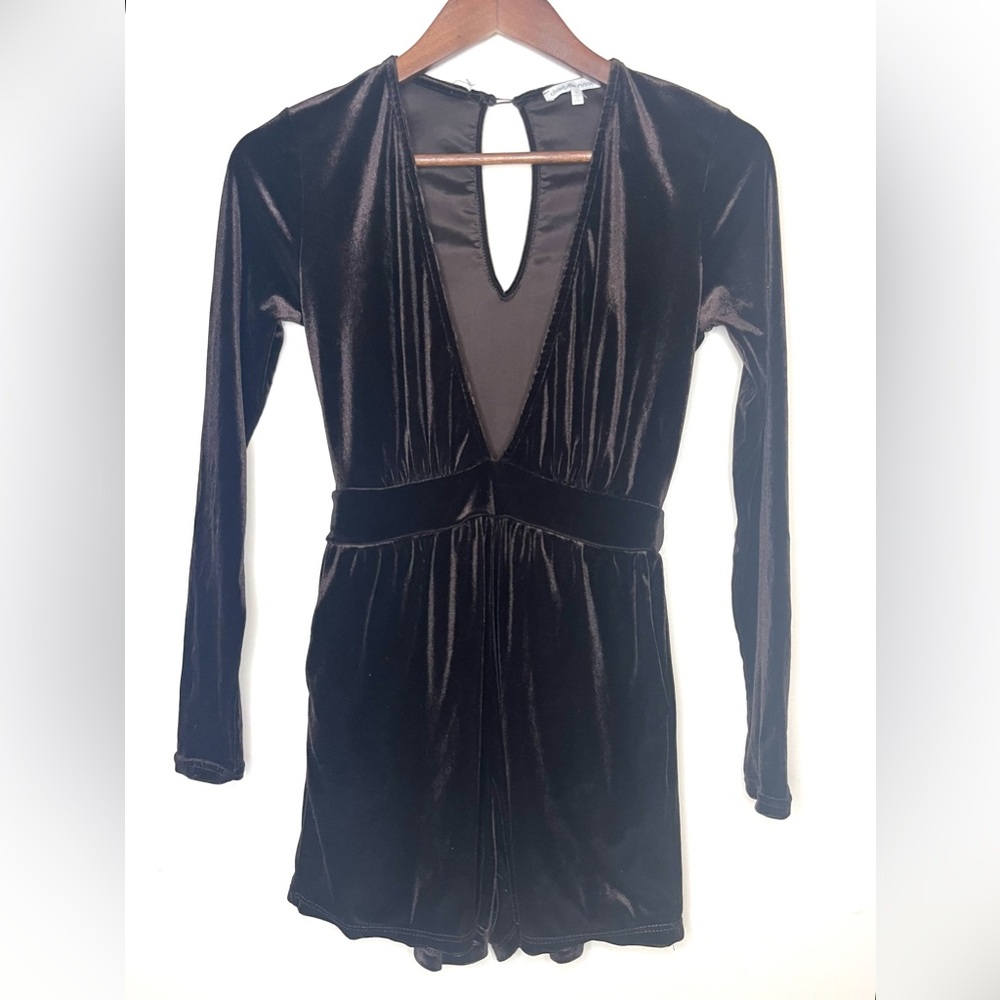 CHARLOTTE RUSSE‎ Velvet Velour Deep V Plunge Shorts Romper Long Sleeve | Small